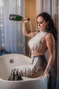 www.christinabound.com - Shiny BLK PH & Cream Photo set thumbnail